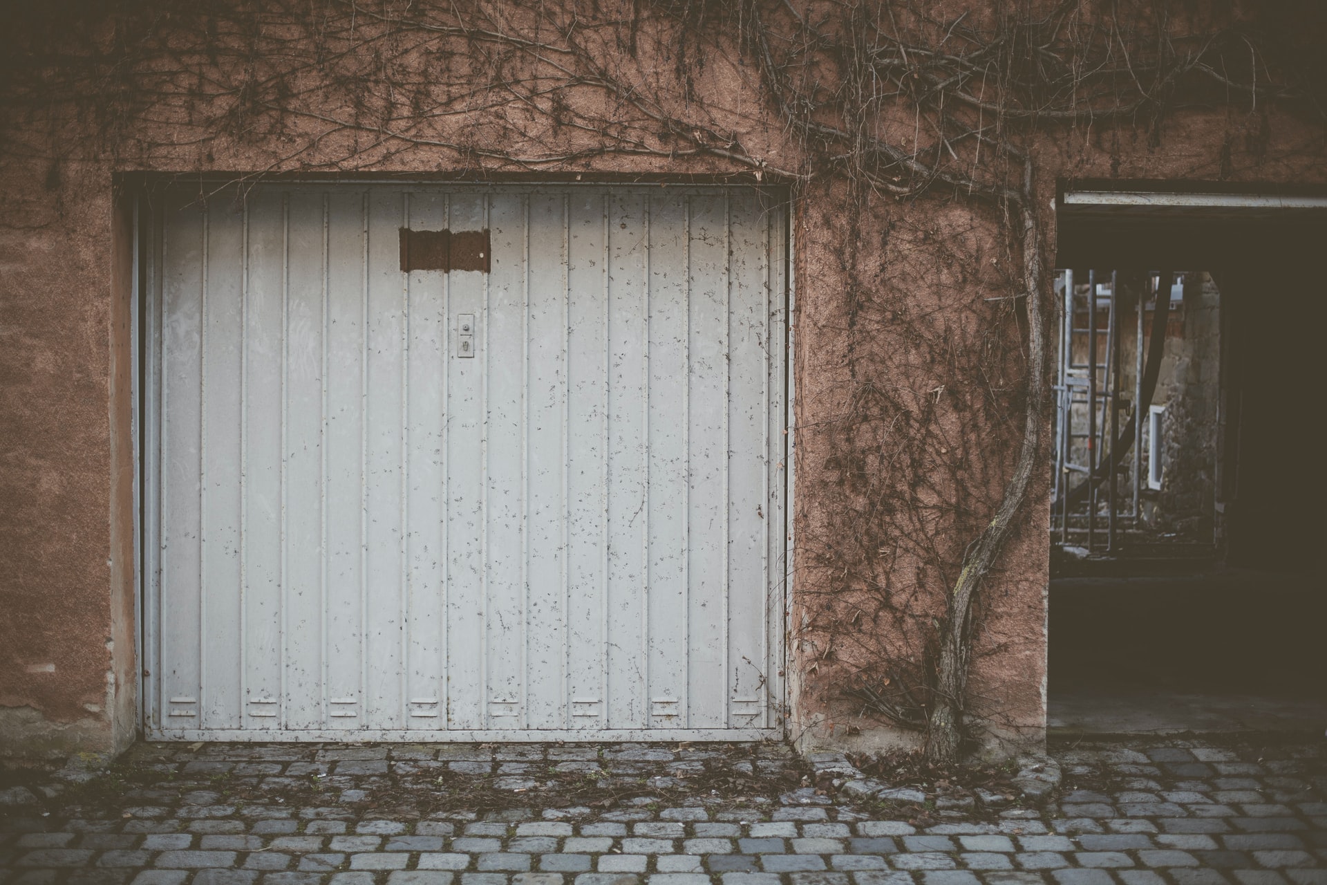 wolfgang-rottmann-ElCw9KwWyTw-unsplash 5 Reasons Your Garage Door Won’t Close