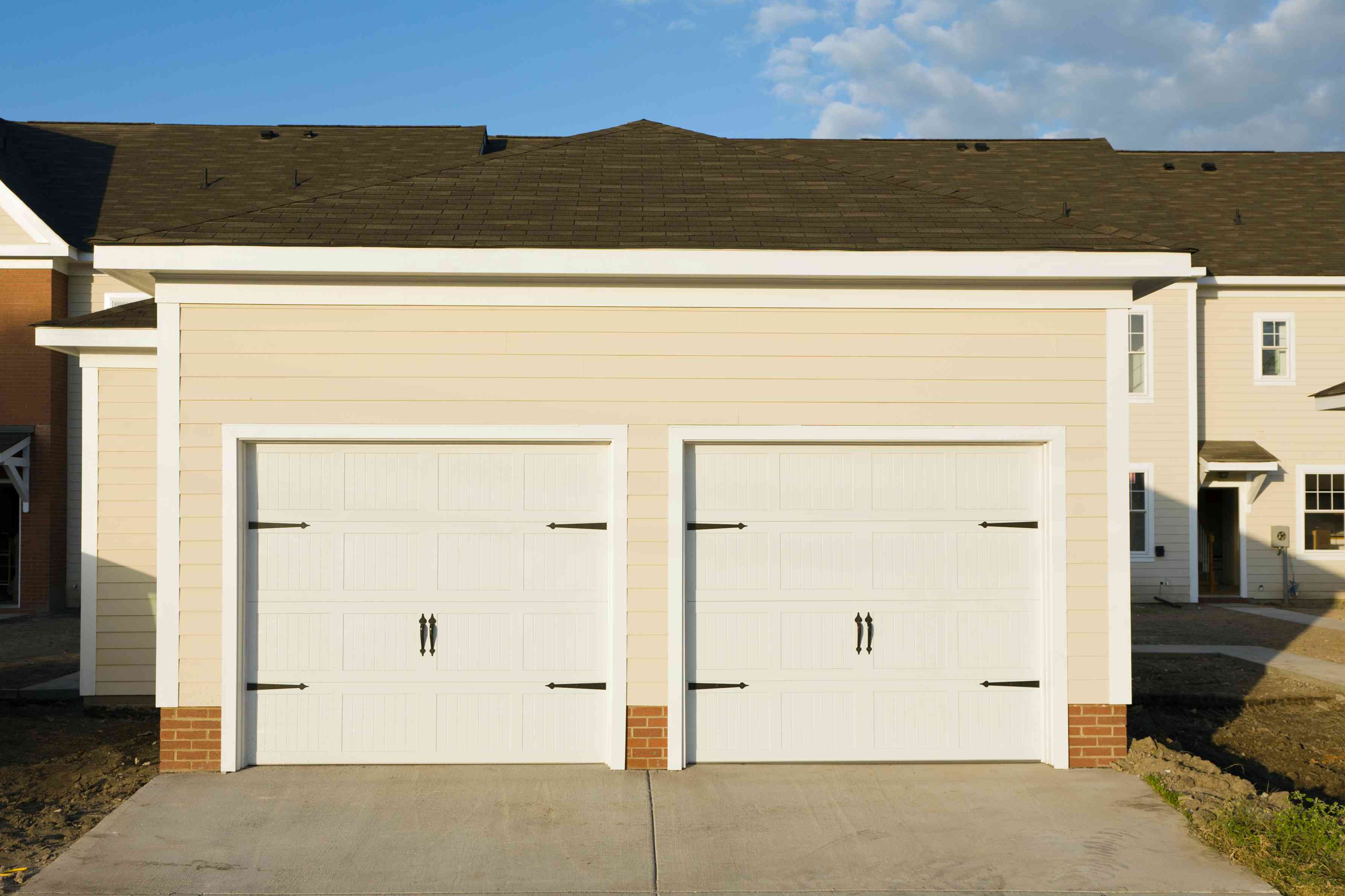 townhouse-garages-ENWVBTR(1) Garage Door Repair: Find out Why You Should Oil Your Garage Door 