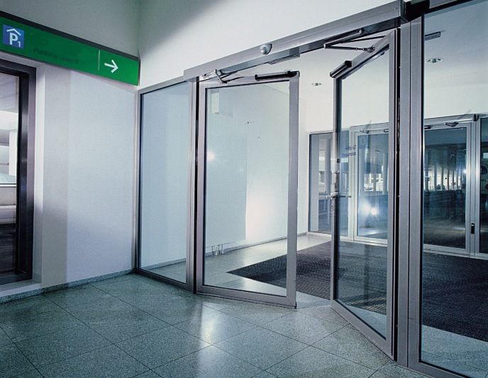 Automatic swing door - Visible drive