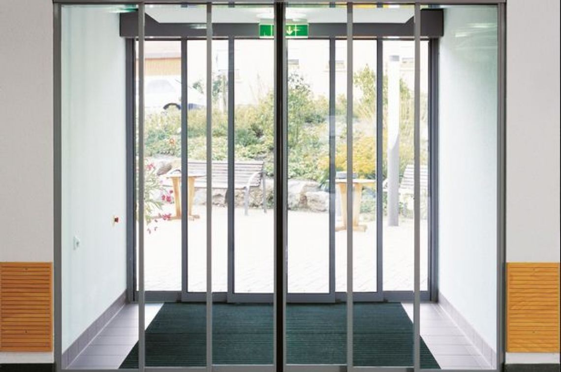 Porte coulissante automatique - ouverture multifonctionnelle