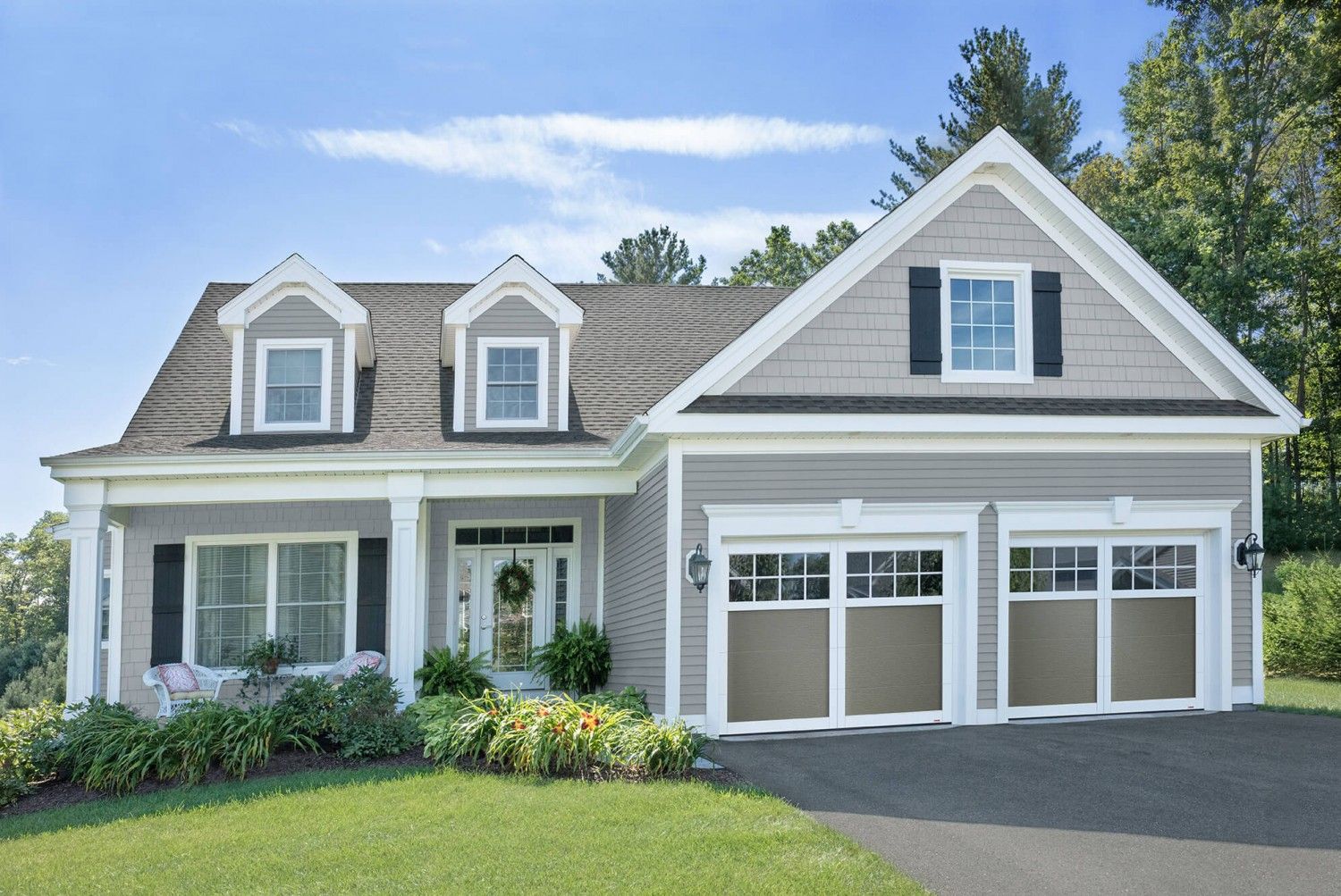 traditional-garage-doors-residential-garaga-garage-door-company